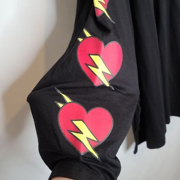 5X 28W Torrid Black Bolt Heart Graphic Long Sleeve Tee Slim Fit Lightening Knit - Picture 4 of 6